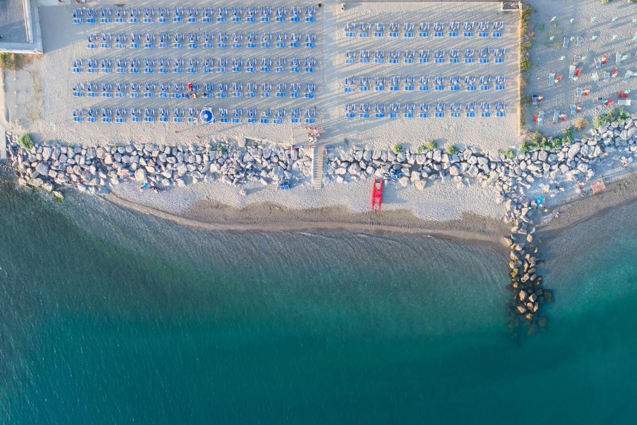 Casa F.A.C.I Hotell Marina di Massa Eksteriør bilde