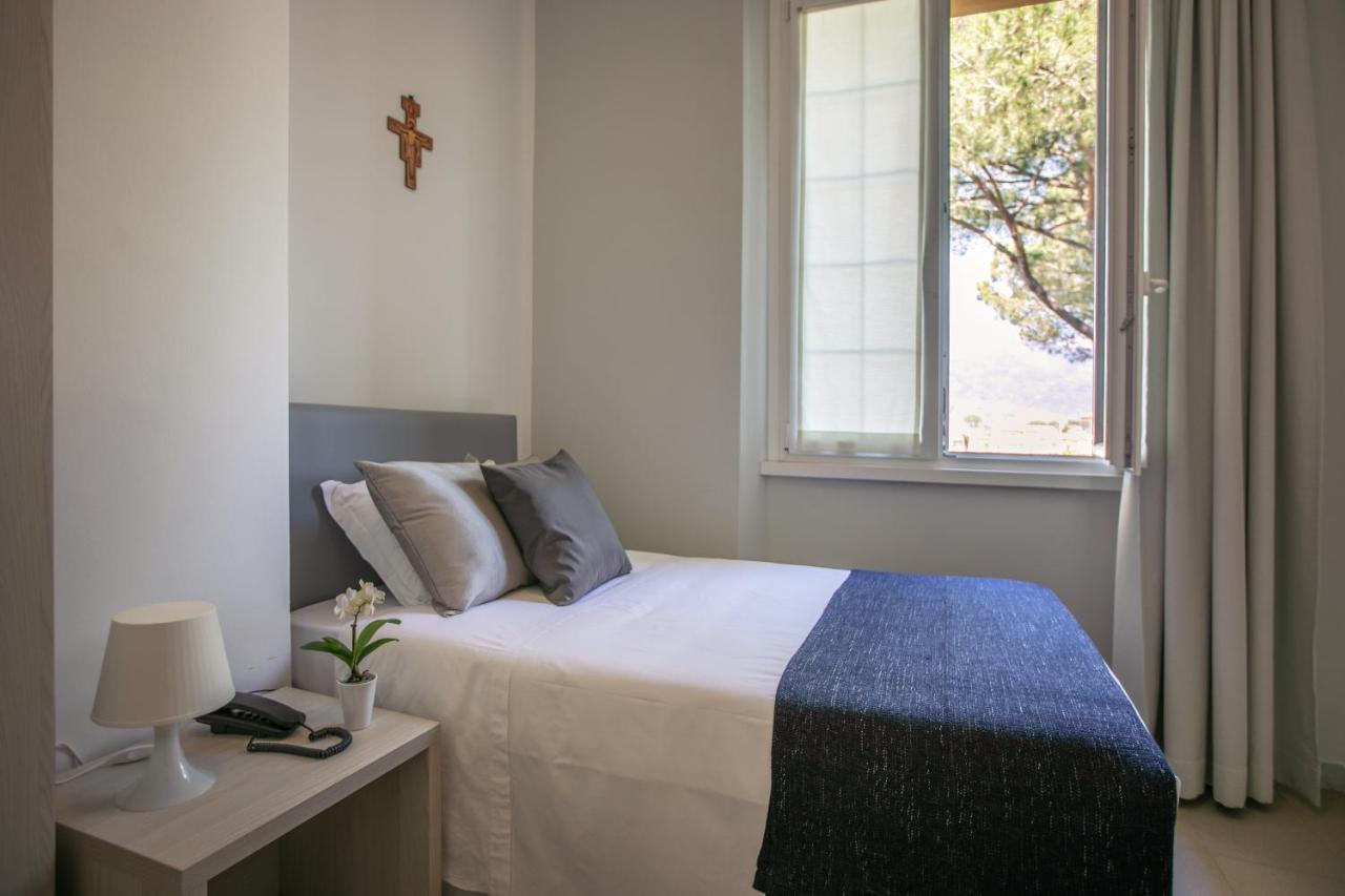 Casa F.A.C.I Hotell Marina di Massa Eksteriør bilde