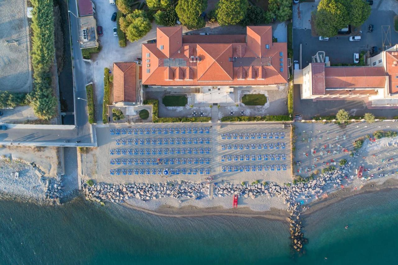 Casa F.A.C.I Hotell Marina di Massa Eksteriør bilde