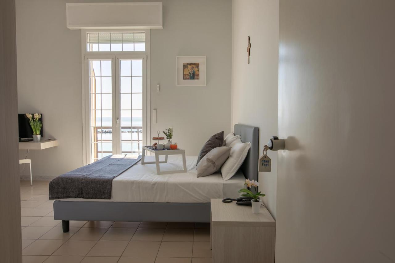 Casa F.A.C.I Hotell Marina di Massa Eksteriør bilde