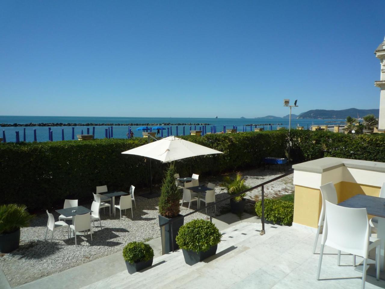 Casa F.A.C.I Hotell Marina di Massa Eksteriør bilde