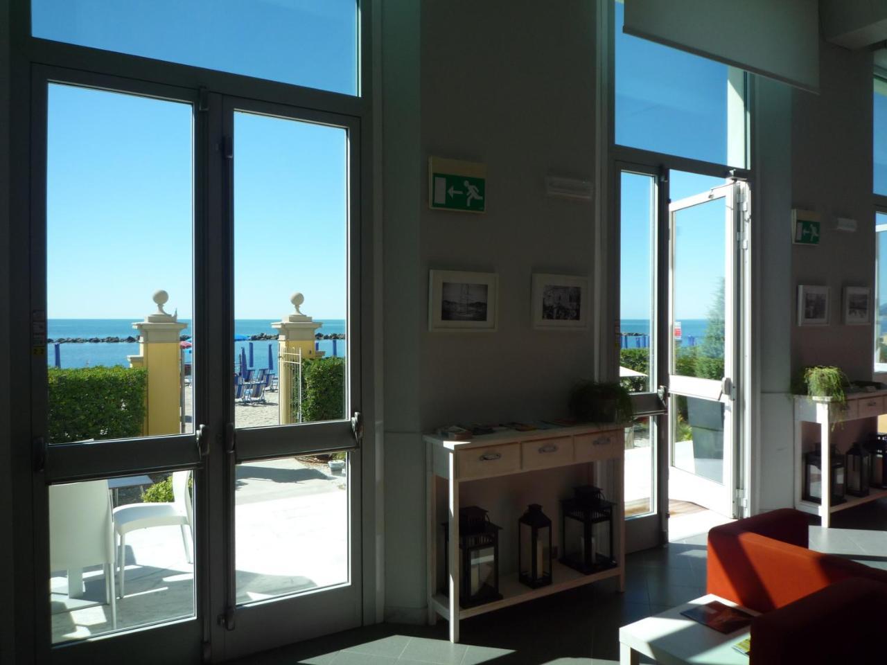 Casa F.A.C.I Hotell Marina di Massa Eksteriør bilde