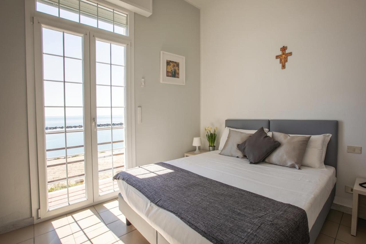 Casa F.A.C.I Hotell Marina di Massa Eksteriør bilde