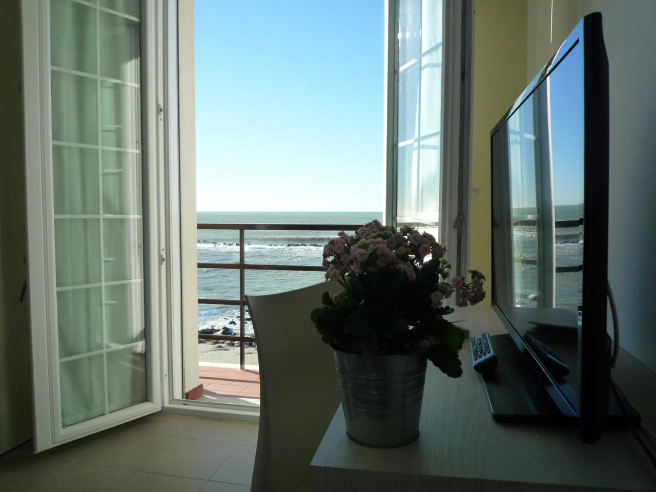 Casa F.A.C.I Hotell Marina di Massa Eksteriør bilde
