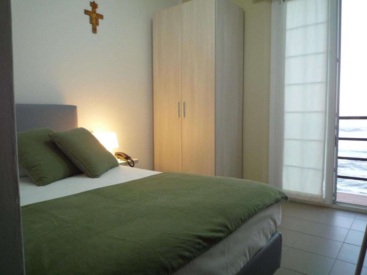 Casa F.A.C.I Hotell Marina di Massa Eksteriør bilde
